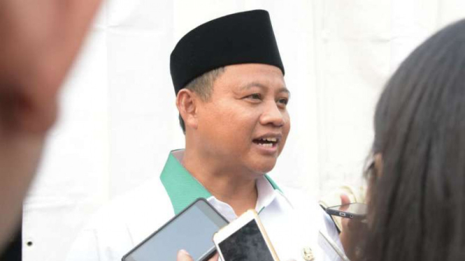Wakil Gubernur Jawa Barat Uu Ruzhanul Ulum usai menghadiri penyerahan ribuan sertifikat tanah untuk warga Depok pada Kamis, 27 September 2018.