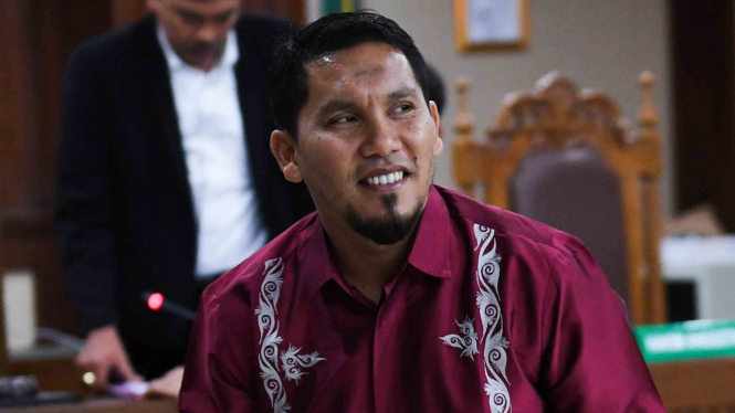 Bupati Bener Meriah nonaktif Ahmadi mengikuti sidang perdana dengan agenda pembacaan dakwaan di Pengadilan Tipikor Jakarta