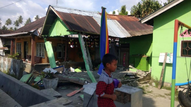 Rumah warga rusak parah akibat gempa bumi di Donggala, Sulawesi Tengah, 28 September 2018