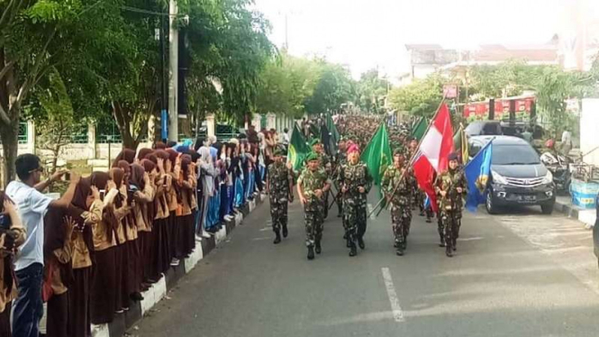 Pawai Bendera Merah Putih HUT TNI ke-73 tiba di kota Banda Aceh 