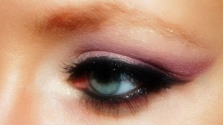 Sparkly Eyeshadow, Tren Make-up Korea Masa Kini