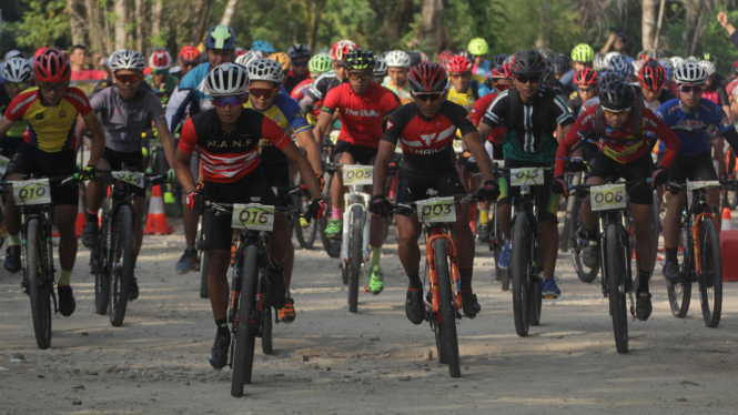 Rhino X Triathlon Meriahkan Festival Pesona Tanjung Lesung