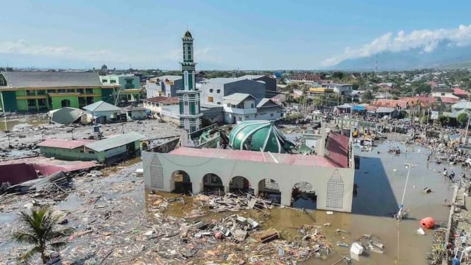 Masjid Baiturrahman dan sekitarnya di Palu Barat setelah tsunami pascagempa 