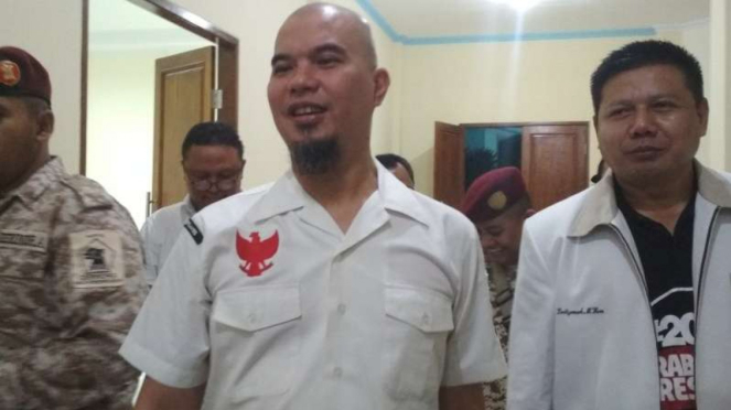 Ahmad Dhani saat menjalani pemeriksaan di Polda Jawa Timur.