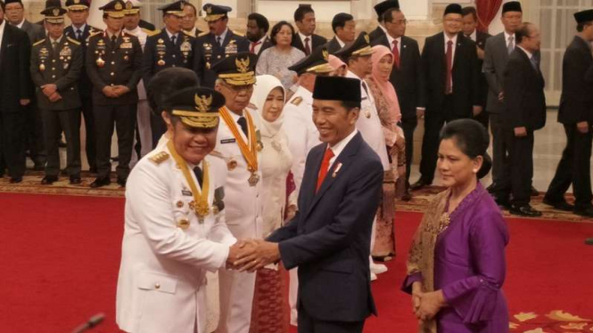 Presiden Jokowi lantik Gubernur Kaltim, Isran Noor, dan Sumsel, Herman Deru