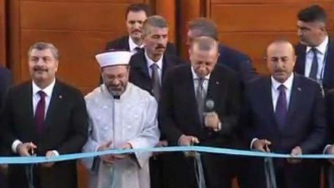 Presiden Turki Erdogan resmikan masjid terbesar di Cologne, Jerman