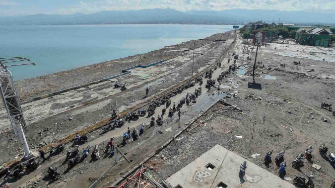 Suasana bibir pantai Taman Ria yang rata usai diterjang tsunami di wilayah Talise, Palu Barat, Sulawesi Tengah, Minggu, 30 September 2018.