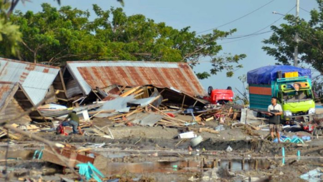 Gempa dan tsunami yang mengguncang Sulawesi Tengah telah menghancurkan banyak rumah dan fasilitas publik.