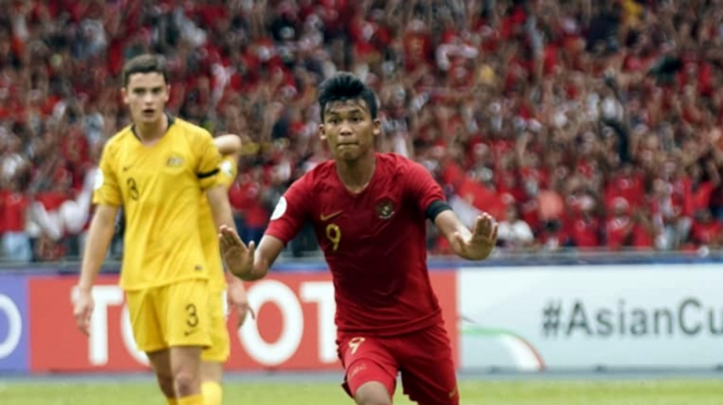 Striker Timnas Indonesia U-16, Sutan Diego Zico mencetak gol ke gawang Australia