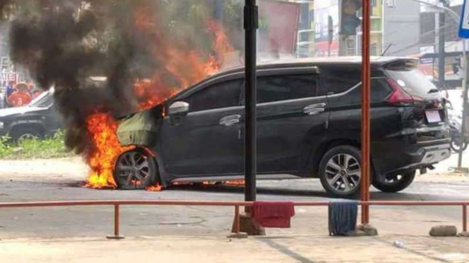 Xpander terbakar di Riau.