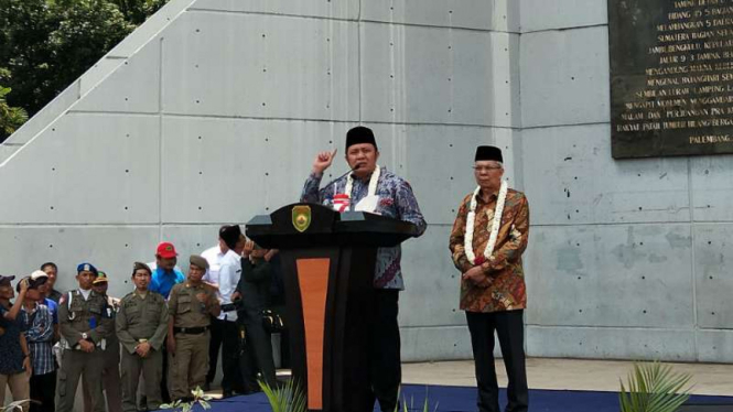 Gubernur dan Wakil Gubernur Sumatera Selatan, Herman Deru-Mawardi Yahya, berorasi di Monumen Perjuangan Rakyat atau Monpera di Palembang, Selasa, 2 Oktober 2018.