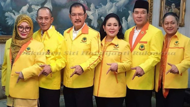Enam putra putri Trah Soeharto kompak pakai jaket Berkarya