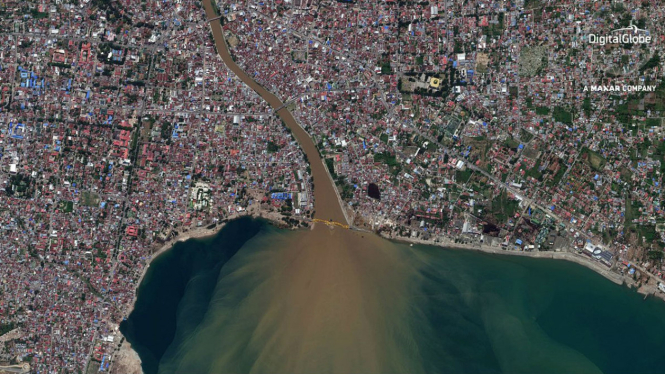 Citra satelit DigitalGlobe Teluk Palu usai dilanda gempa dan tsunami