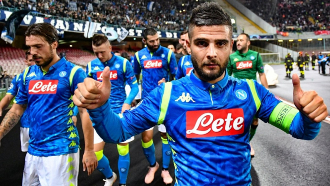 Para pemain Napoli merayakan kemenangan.