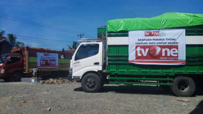 Truk pengangkut logistik Yayasan Untuk Negeri tvOne untuk korban gempa Palu.