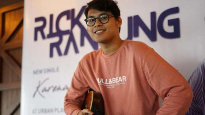 Penyanyi muda Ricky Rantung