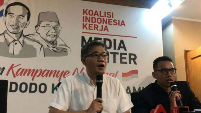 Anggota Tim Kampanye Nasional Jokowi-Ma'ruf Amin, Budiman Sudjatmiko, di Posko Rumah Cemara, Jakarta, pada Jumat, 5 Oktober 2018.