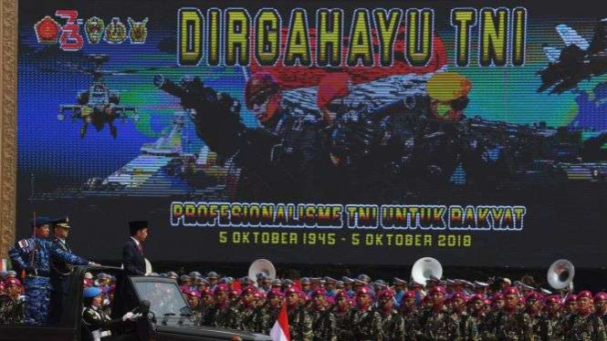 Presiden Joko Widodo menjadi Inspektur Upacara HUT ke-73 TNI