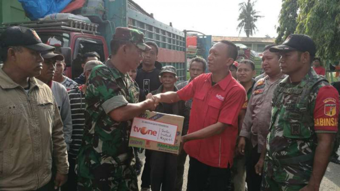 SUN tvOne serahkan bantuan pemirsa untuk korban gempa Palu-Gorontalo.