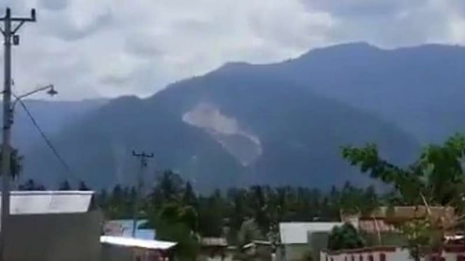 Bukit di Dolo, Sigi Sulawesi Tengah terbelah pasca gempa bumi
