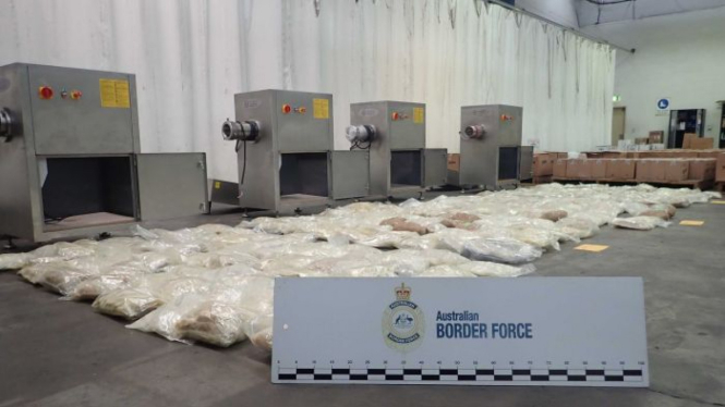 Polisi menyita 496kg bahan methamphetamine yang bisa dibuat menjadi pil esktasi di Sydney.