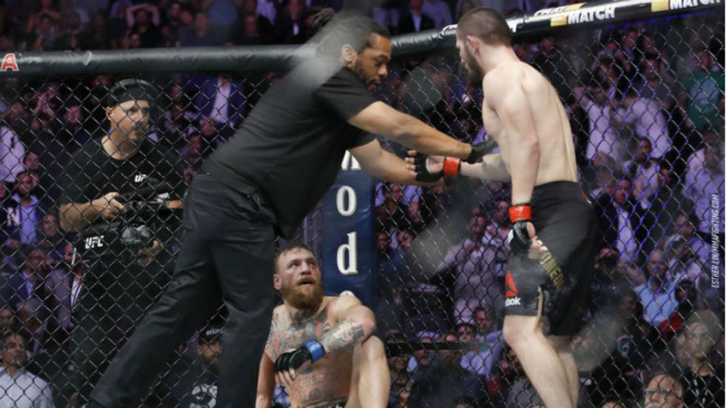 Duel Khabib Nurmagomedov versus Conor McGregor beberapa waktu silam.