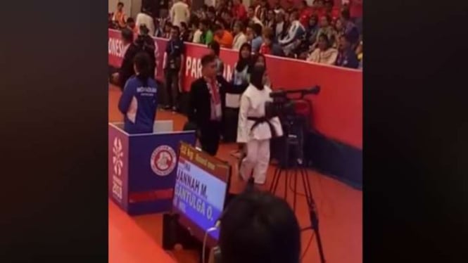 Miftahul Jannah, saat meninggalkan arena blind judo Asian Para Games 2018.