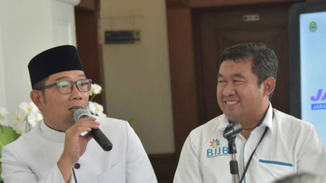 Gubernur Jawa Barat Ridwan Kamil dan Dirut BIJB Virda Dimas Ekaputra. 