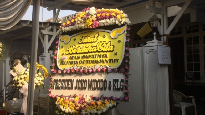 Karangan bunga dari Jokowi untuk wafatnya istri Indro Warkop