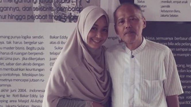 Eddy Supardi, pendiri dan pemilik Roti Bakar Eddy bersama putrinya Risdianti