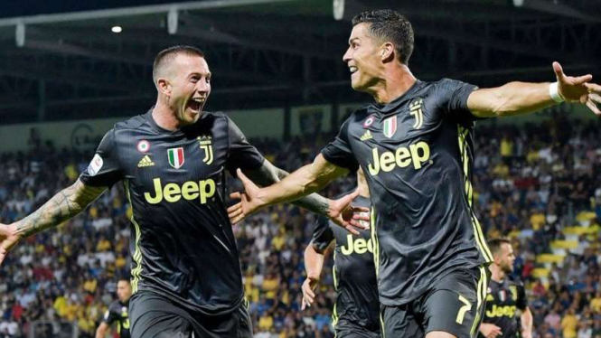 Megabintang Juventus, Cristiano Ronaldo (kanan)