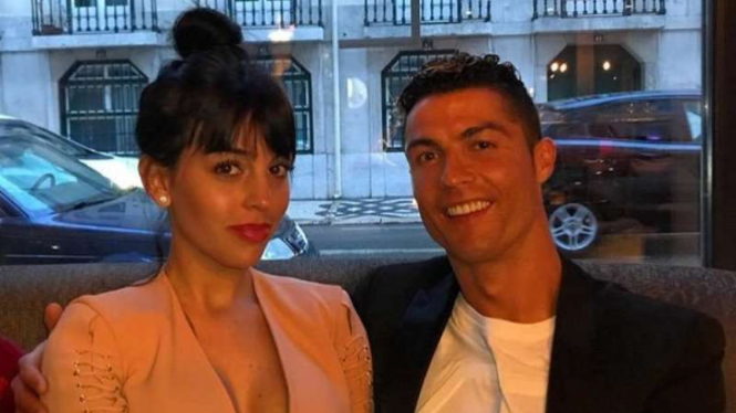 Cristiano Ronaldo bersama kekasihnya, Georgina Rodriguez