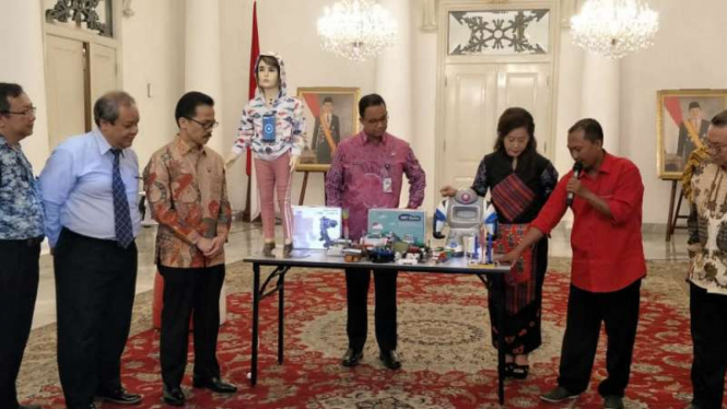 Gubernur DKI Jakarta Anies Baswedan bersama Yayasan Pendidikan Robotik Indonesia