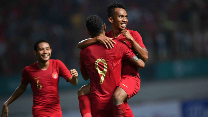 Pemain Timnas  Indonesia melakukan selebrasi usai menjebol gawang Timnas Myanmar.