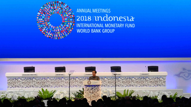Presiden Joko Widodo menyampaikan sambutan pada Pertemuan Tahunan IMF World Bank Group 2018 di Nusa Dua, Bali