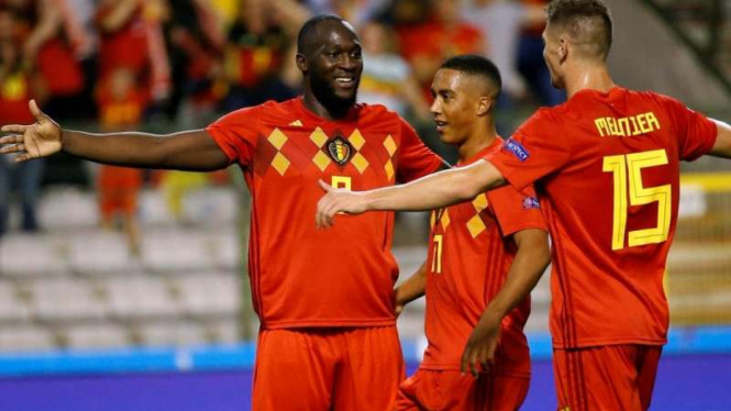 Para pemain Timnas Belgia merayakan gol Romelu Lukaku (kiri)