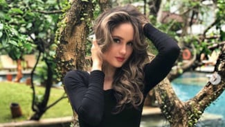 Seksi Pakai Bra, Cinta Laura Dipuji Cocok Jadi Model Victoria's Secret
