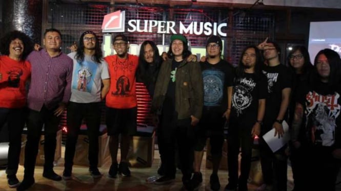 Dua grup musik metal Indonesia, Burgerkil dan Deadsquad