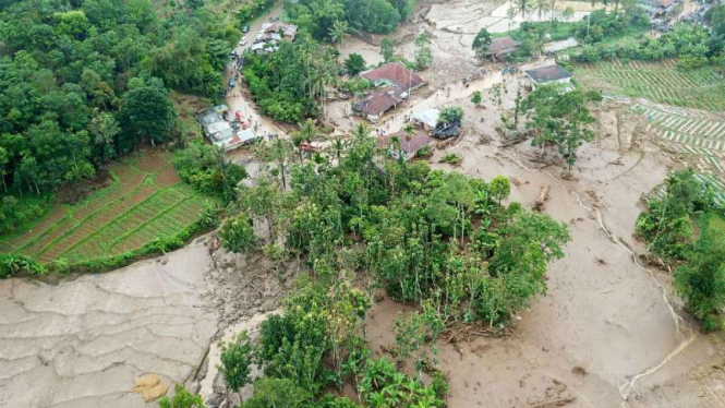 Pencarian korban banjir bandang Kabupaten Tanah Datar pada 15 Oktober 2018.