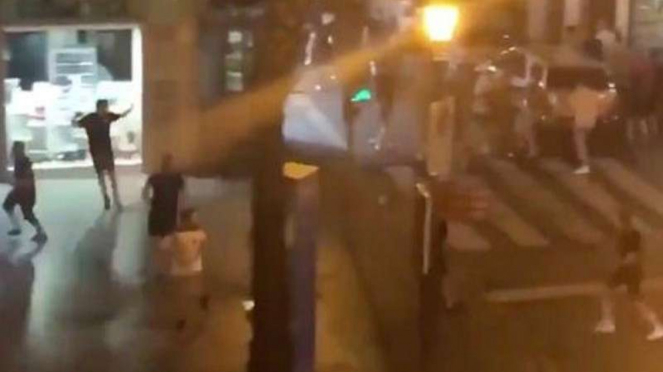 Insiden bentrok suporter Inggris dengan Polisi Spanyol di Sevilla