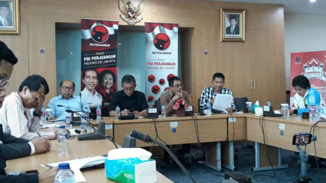 Fraksi PDI Perjuangan DPRD DKI konferensi pers kinerja setahun Gubernur DKI