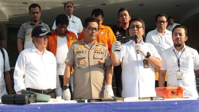 Polda Metro Jaya merilis kasus peluru nyasar Gedung DPR
