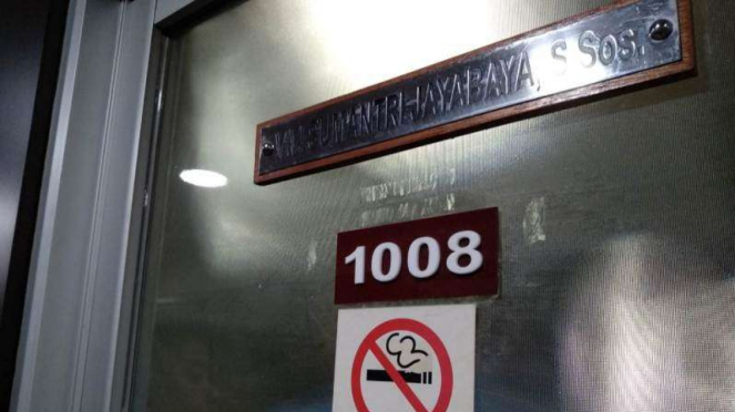 Ruangan anggota DPR Fraksi Partai Demokrat, Vivi Sumantri Jayabaya, nomor 1008.