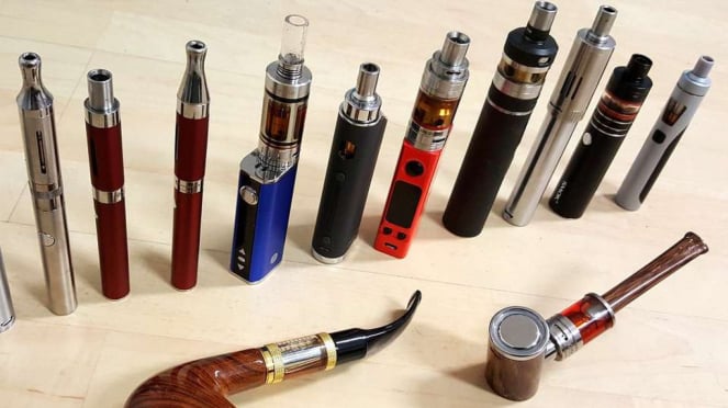 Berbagai macam bentuk rokok elektrik atau vape.