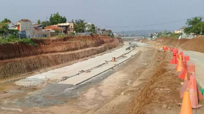 Ruas Tol Semarang-Batang di Jawa Tengah masih proses pembangunan pada 17 Oktober