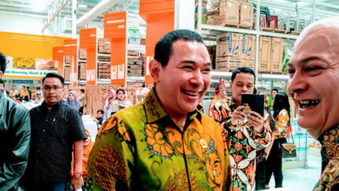 Tommy Soeharto resmikan multigrosir Goro.