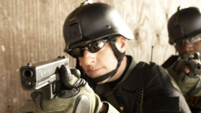 Glock-17 juga dipakai pasukan khusus seperti SWAT AS.
