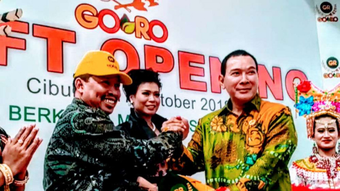 Tommy Soeharto saat launching toko Goro di Cibubur, Jawa Barat.