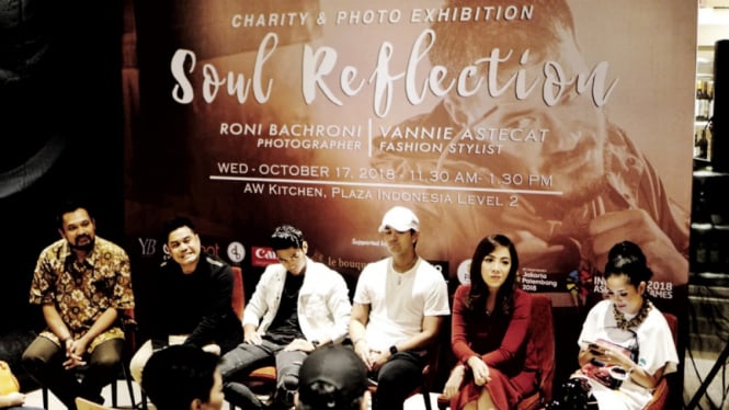 Pameran fotografi Soul Reflection di Plaza Indonesia.