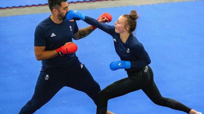 Briton Lauren Salisbury saat berlatih karate.